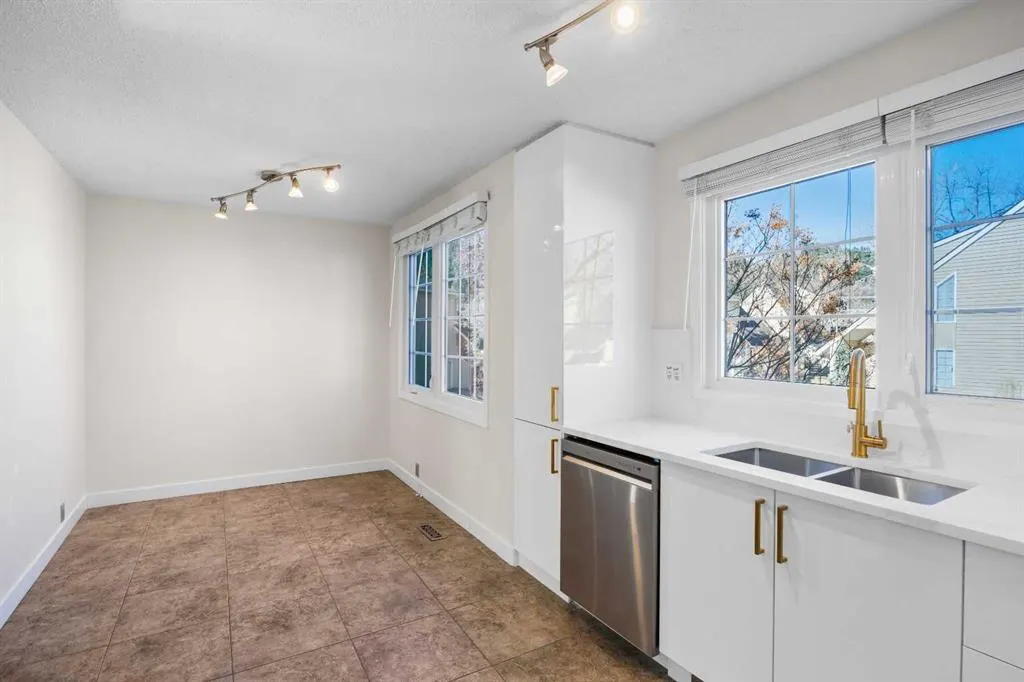 322 Point Mckay Gardens NW
