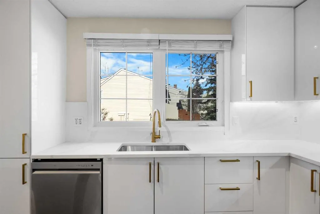 322 Point Mckay Gardens NW