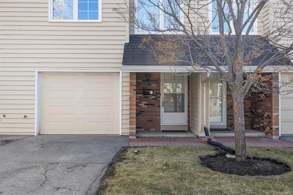 322 Point Mckay Gardens NW