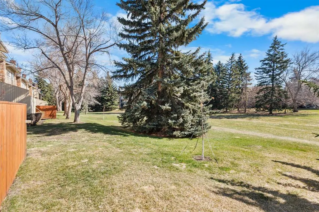 322 Point Mckay Gardens NW