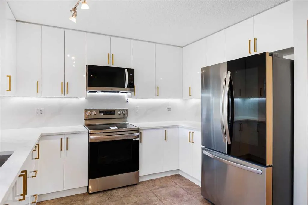 322 Point Mckay Gardens NW