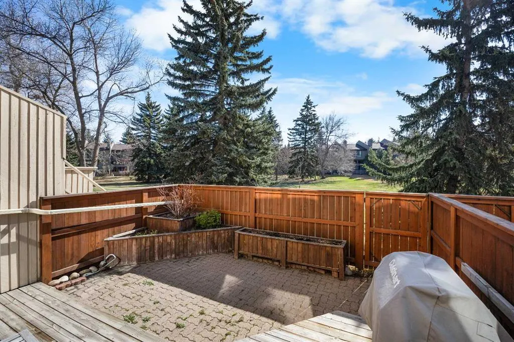 322 Point Mckay Gardens NW
