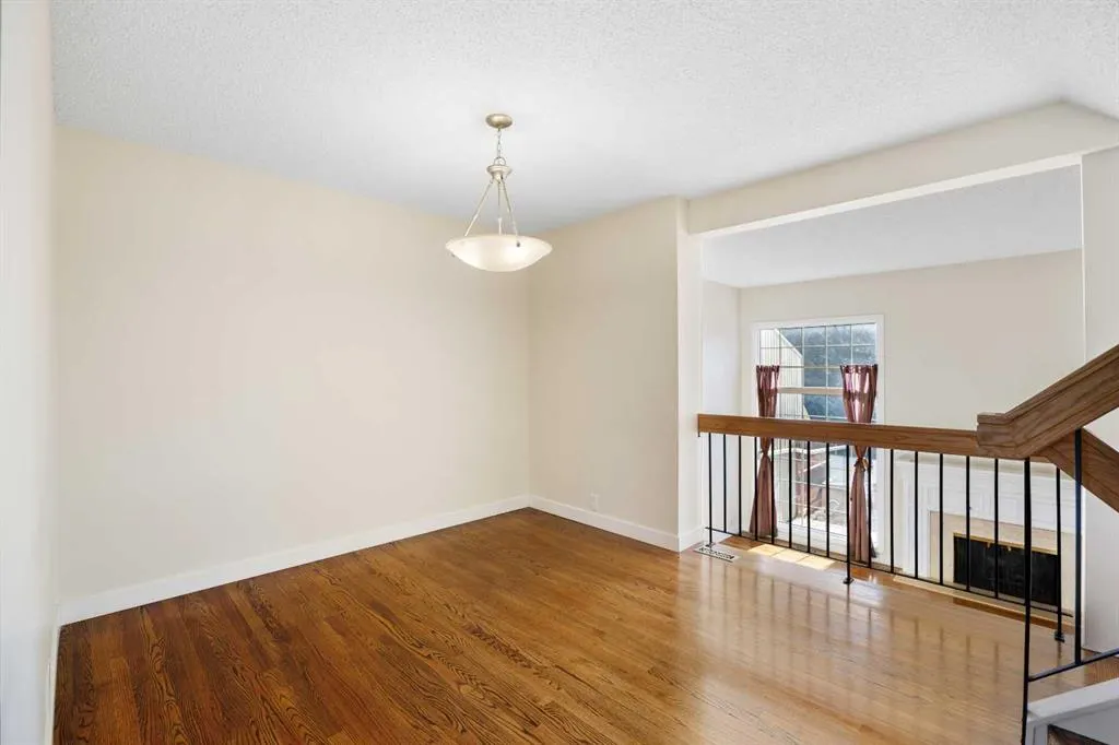 322 Point Mckay Gardens NW