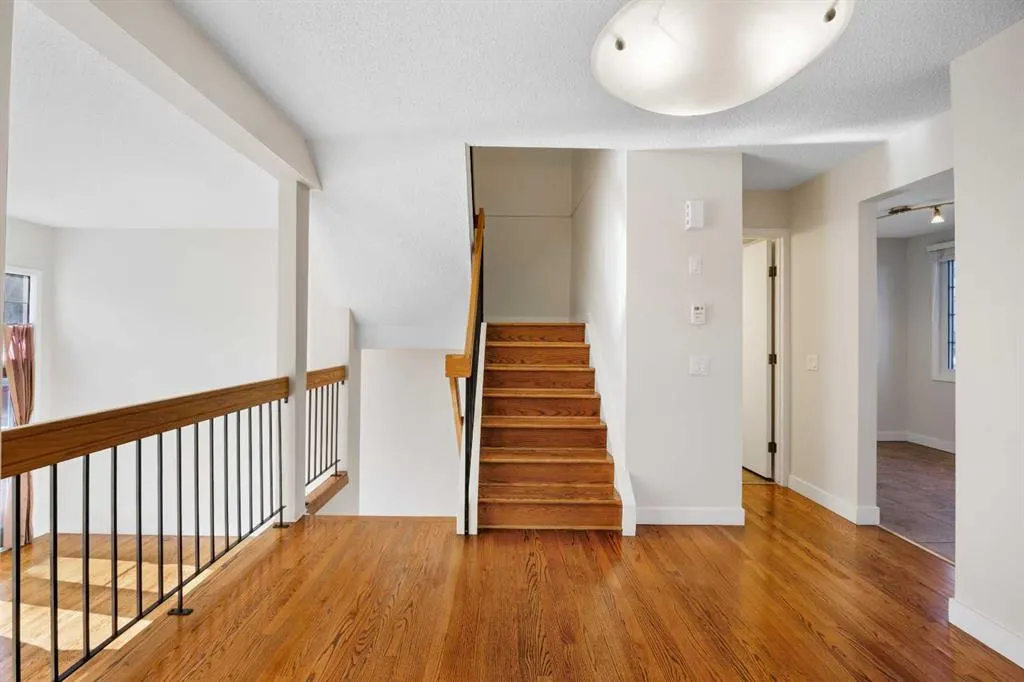 322 Point Mckay Gardens NW