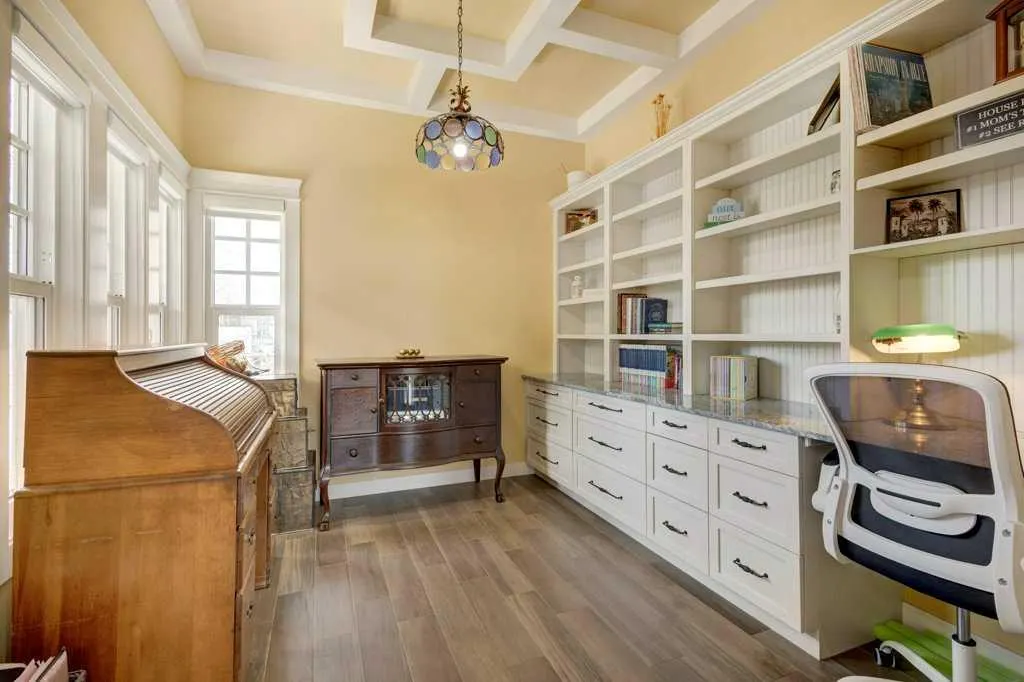 1233 Hillcrest Manor Estates