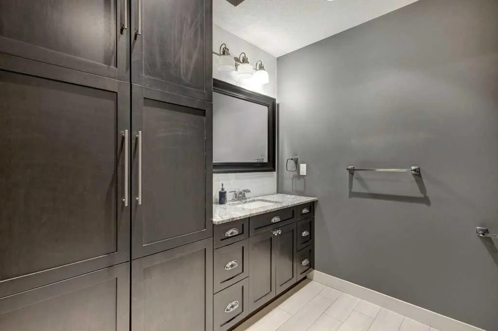 1233 Hillcrest Manor Estates