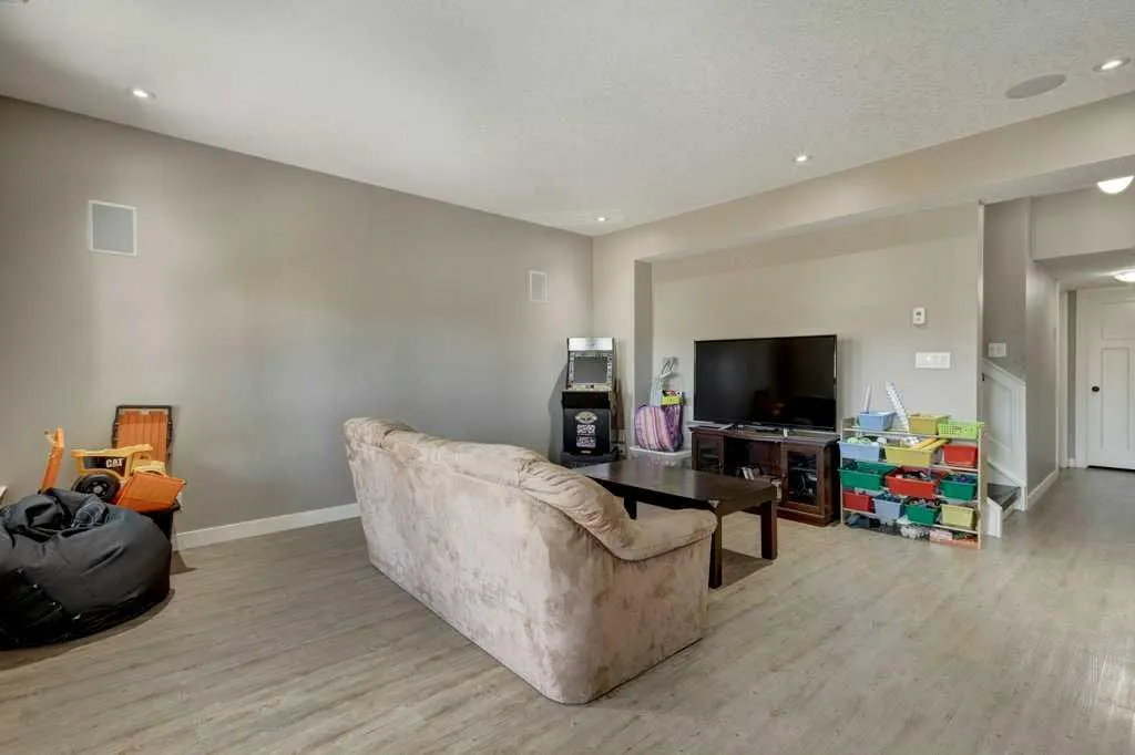 1233 Hillcrest Manor Estates