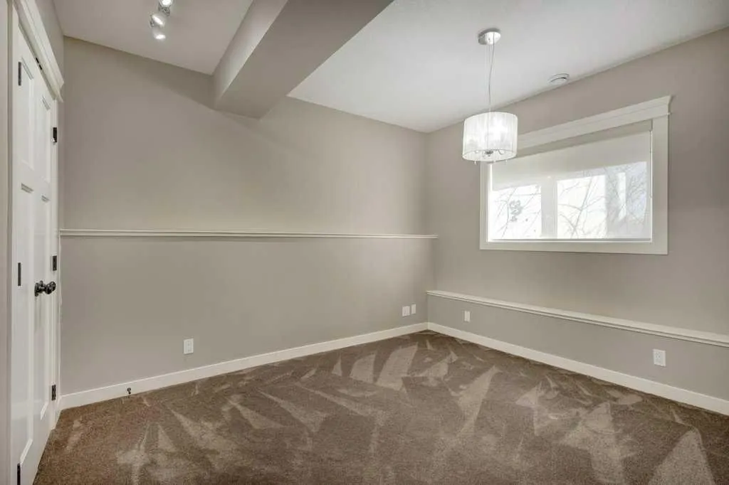 1233 Hillcrest Manor Estates