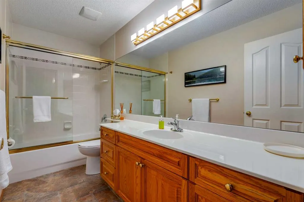 537 Sierra Madre Court SW