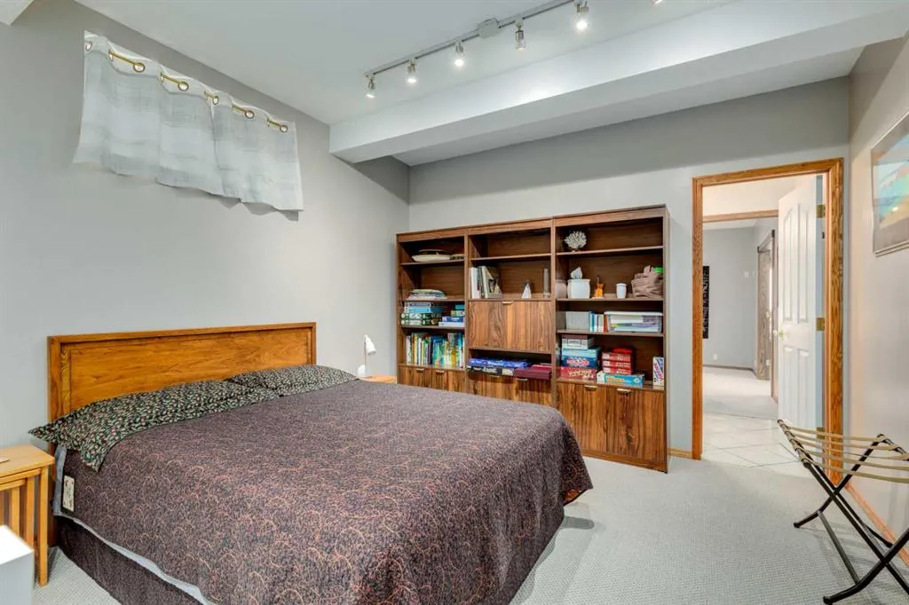 537 Sierra Madre Court SW