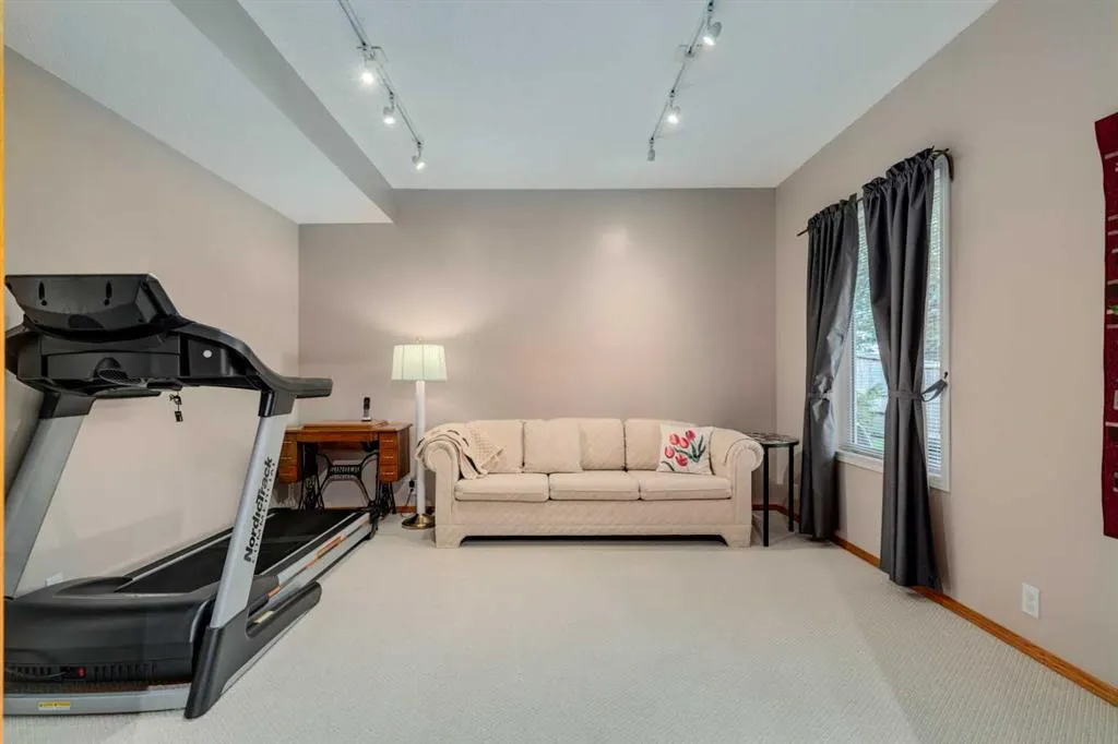 537 Sierra Madre Court SW