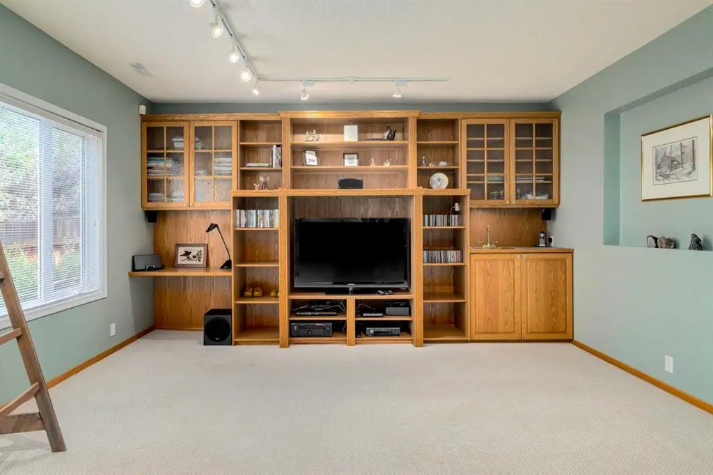 537 Sierra Madre Court SW