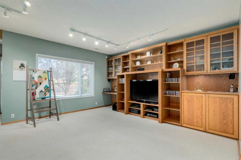537 Sierra Madre Court SW