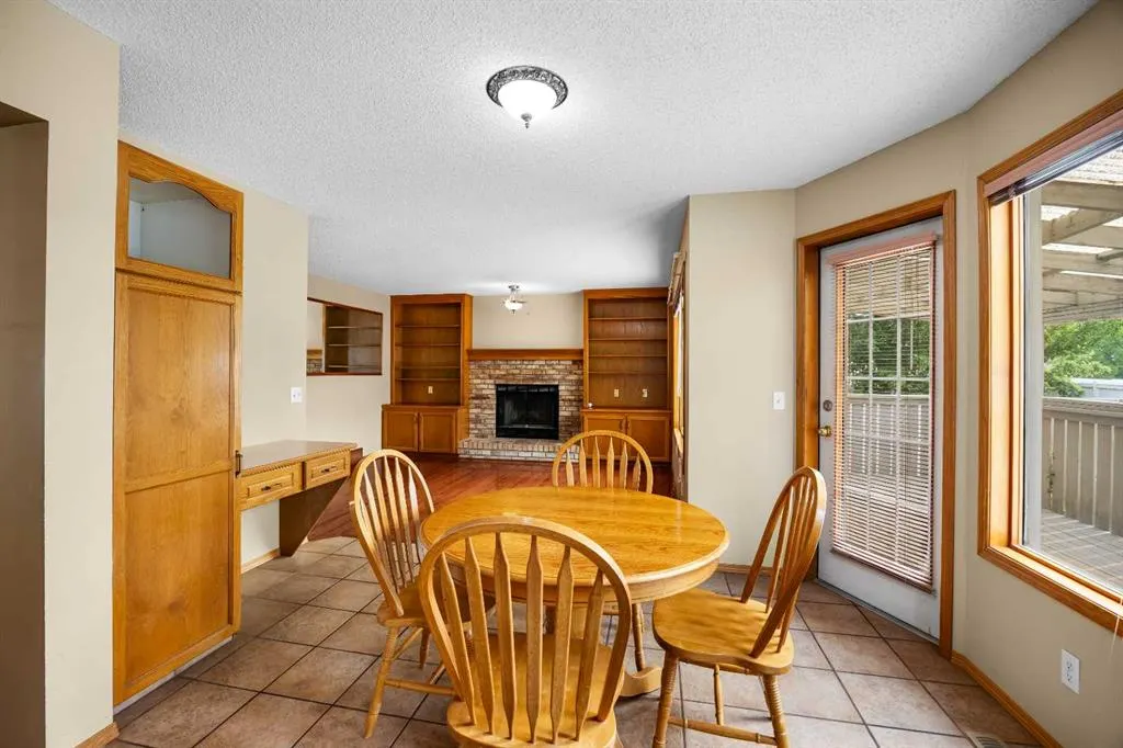 132 Hawkland Circle NW