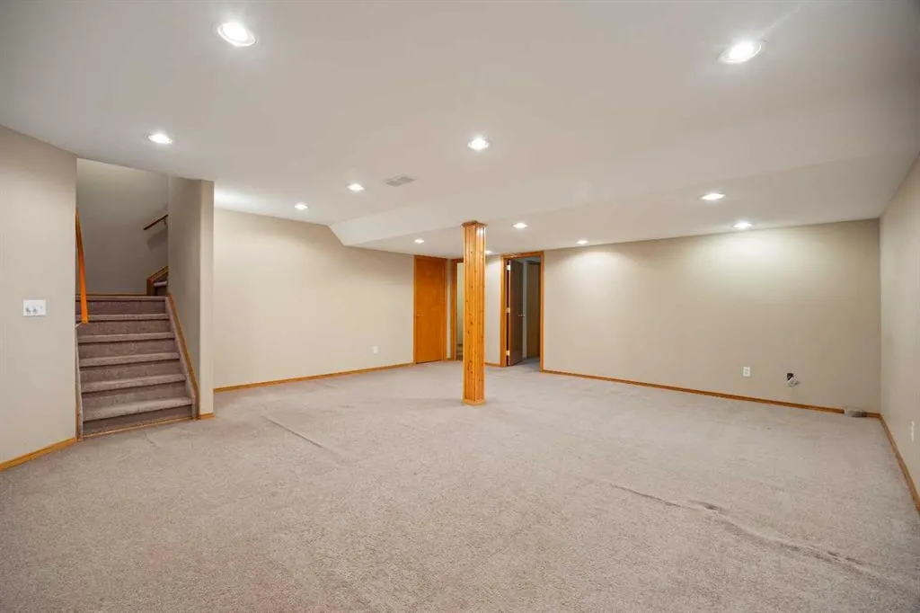 132 Hawkland Circle NW