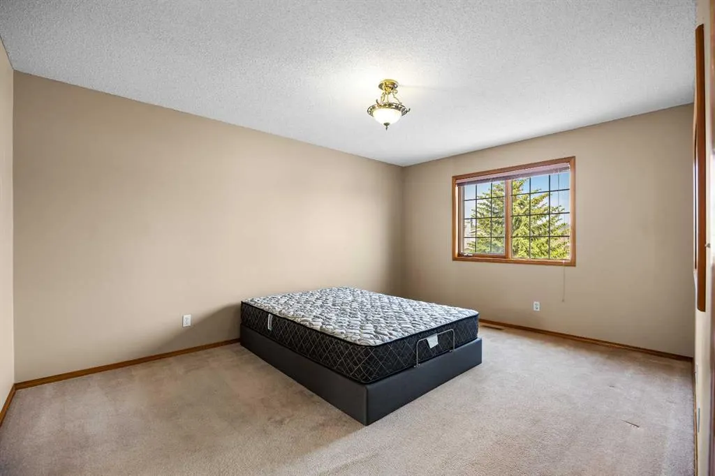 132 Hawkland Circle NW