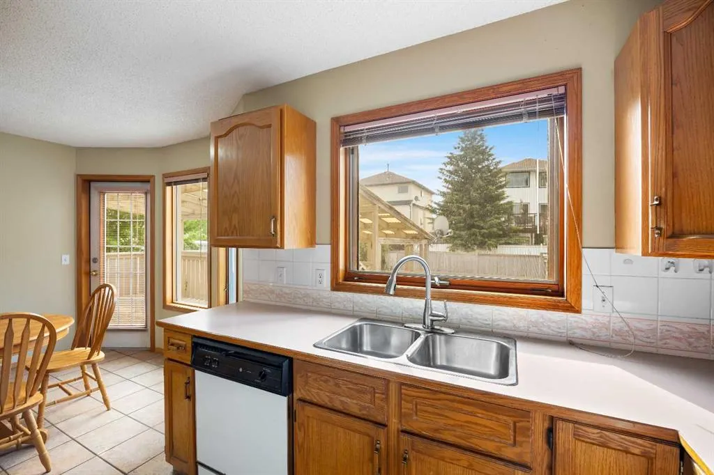 132 Hawkland Circle NW