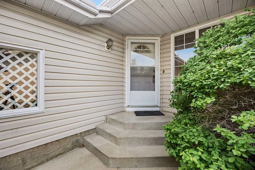 132 Hawkland Circle NW