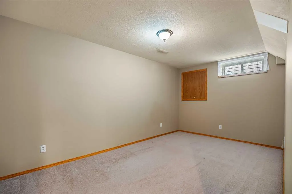 132 Hawkland Circle NW