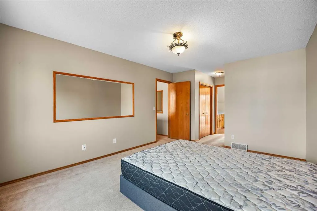 132 Hawkland Circle NW