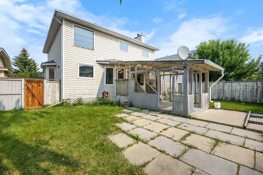 132 Hawkland Circle NW