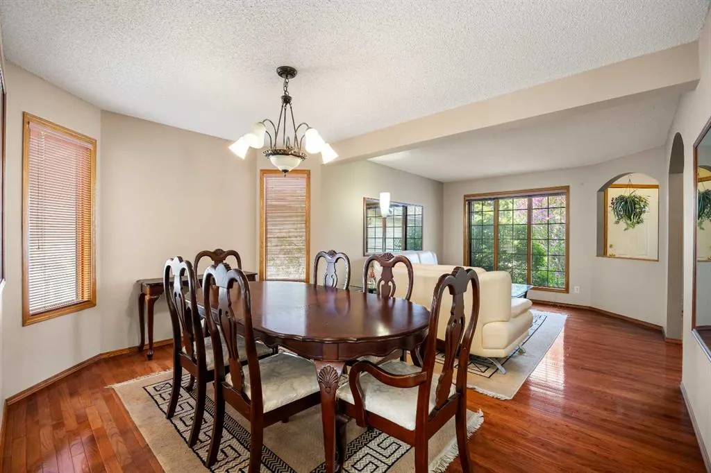 132 Hawkland Circle NW