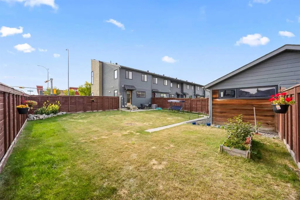 180 Walden Gate SE