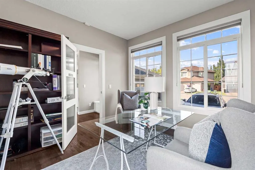 92 Cranarch Heights SE