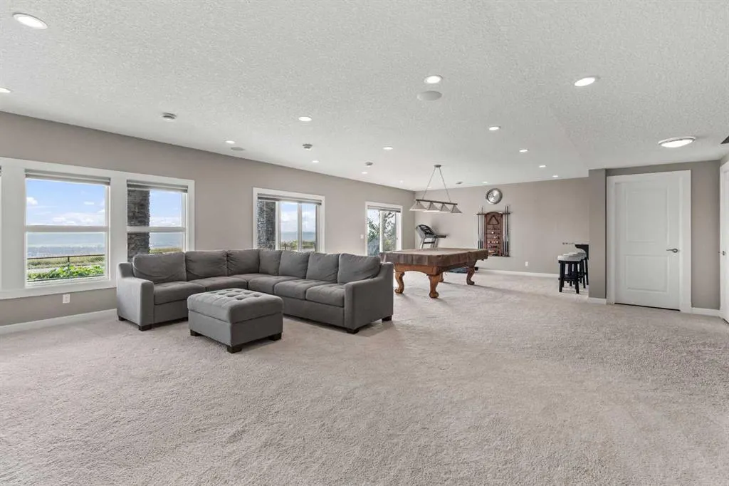 92 Cranarch Heights SE