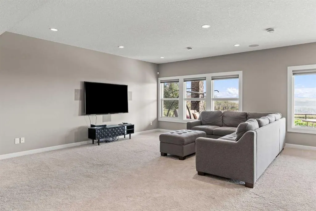 92 Cranarch Heights SE