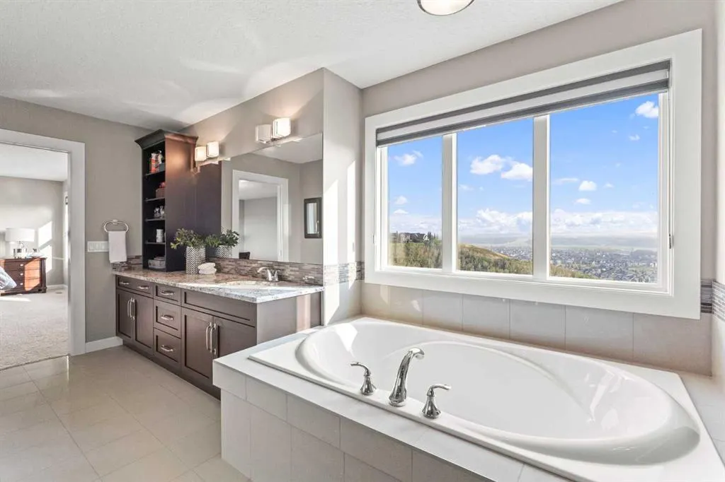 92 Cranarch Heights SE