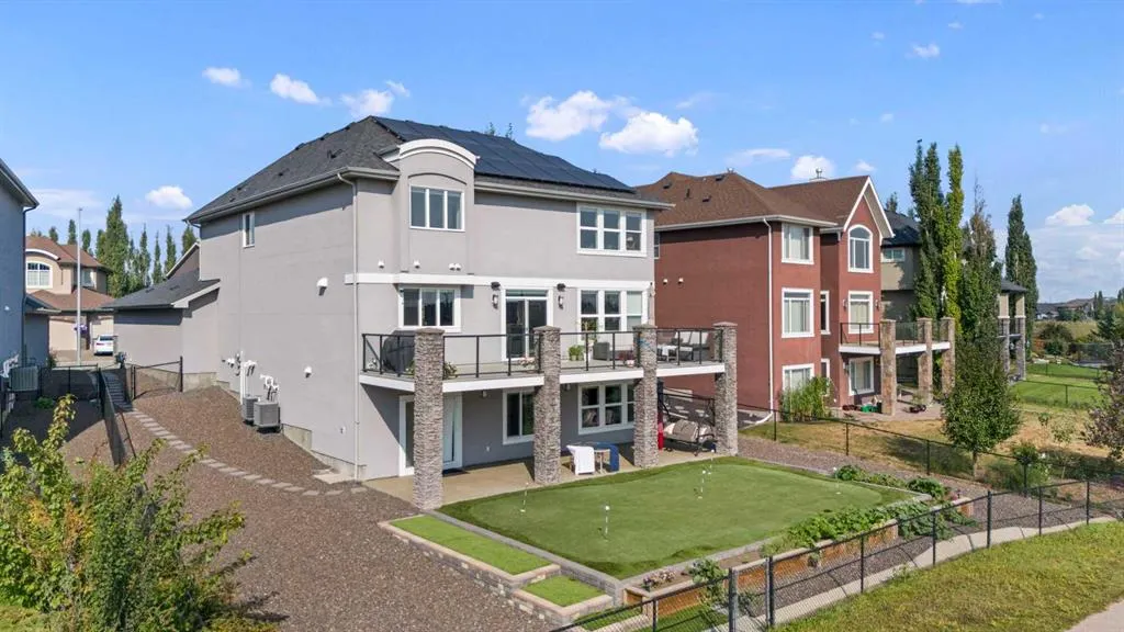 92 Cranarch Heights SE