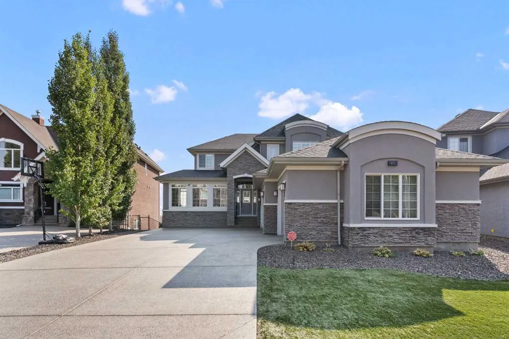 92 Cranarch Heights SE
