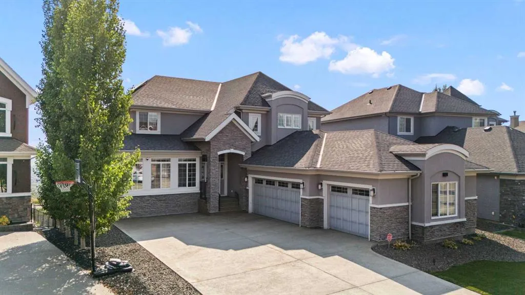 92 Cranarch Heights SE
