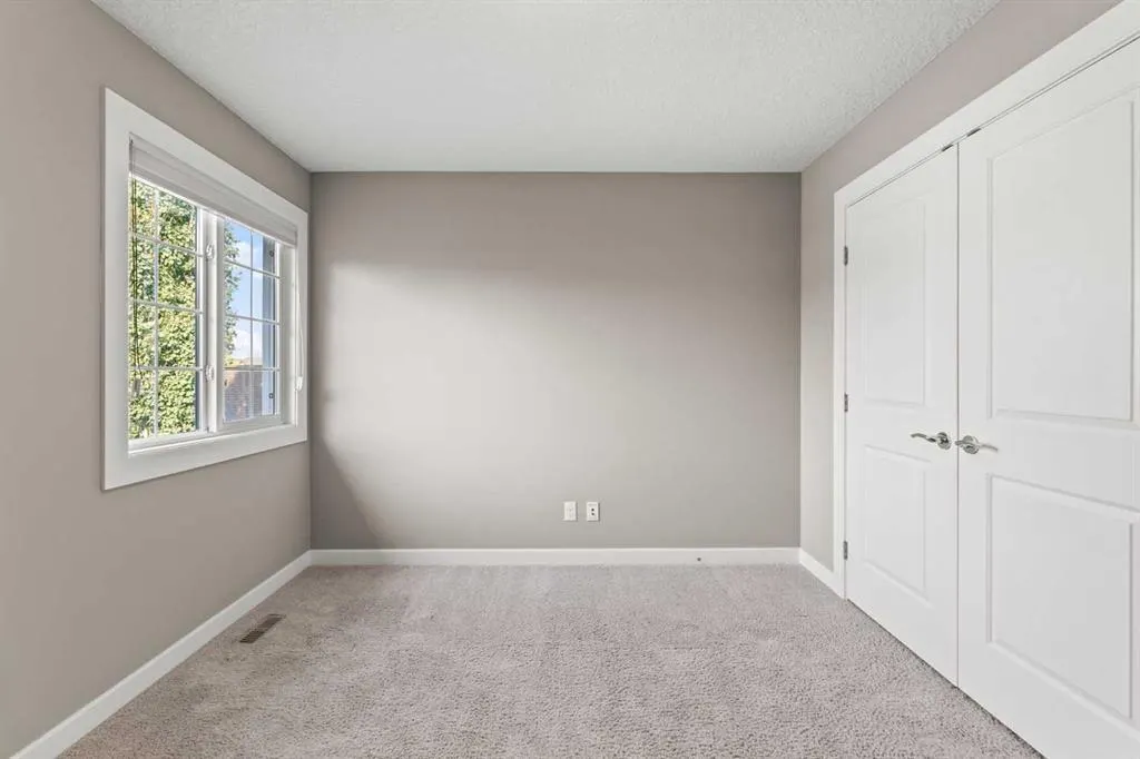 92 Cranarch Heights SE