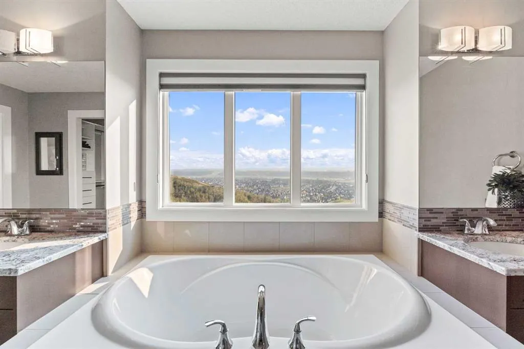 92 Cranarch Heights SE