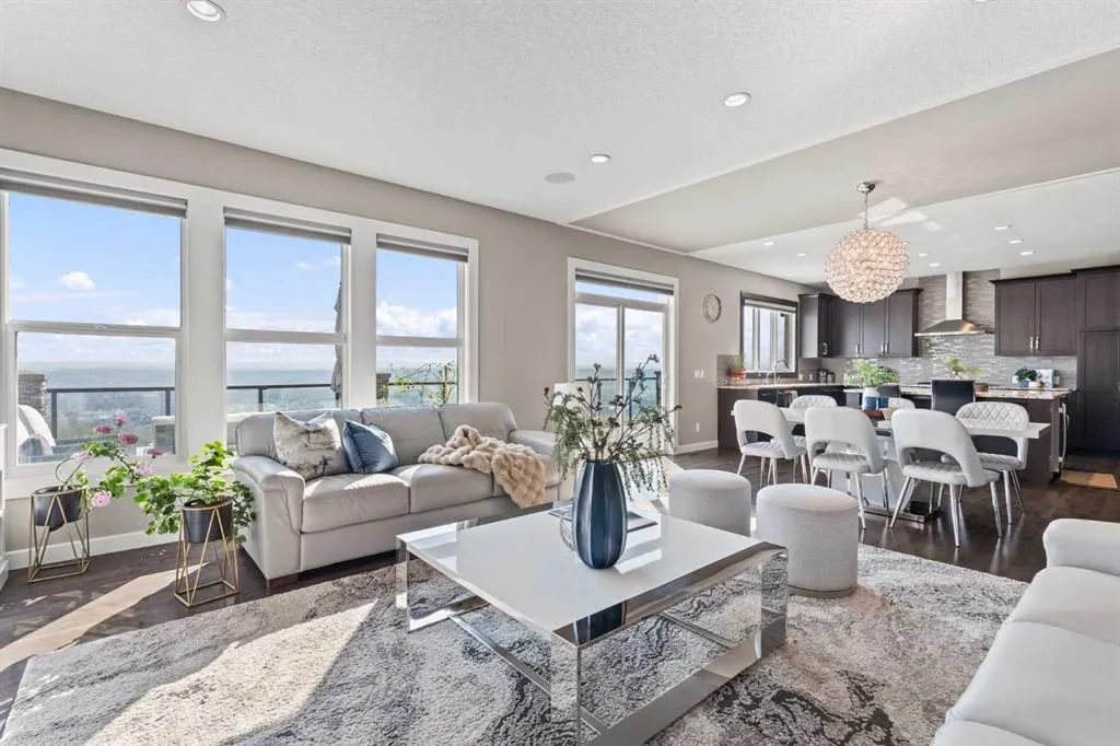 92 Cranarch Heights SE