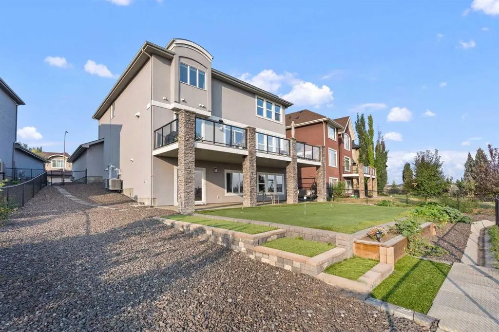 92 Cranarch Heights SE
