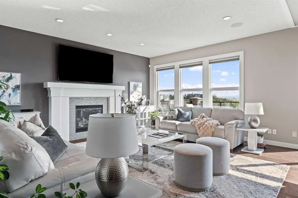 92 Cranarch Heights SE
