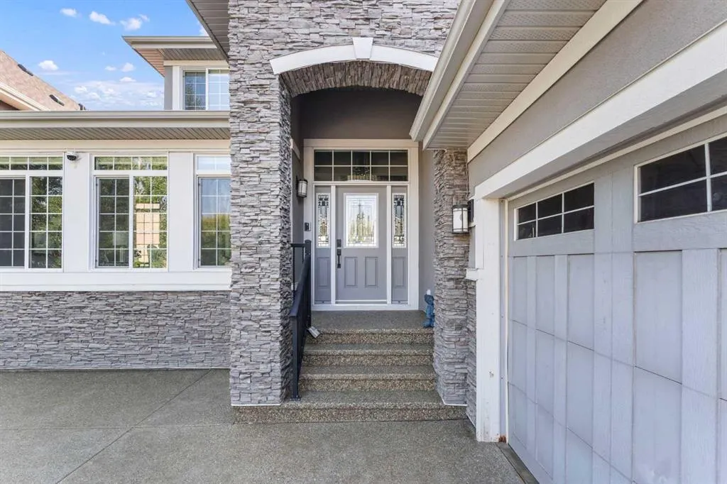 92 Cranarch Heights SE
