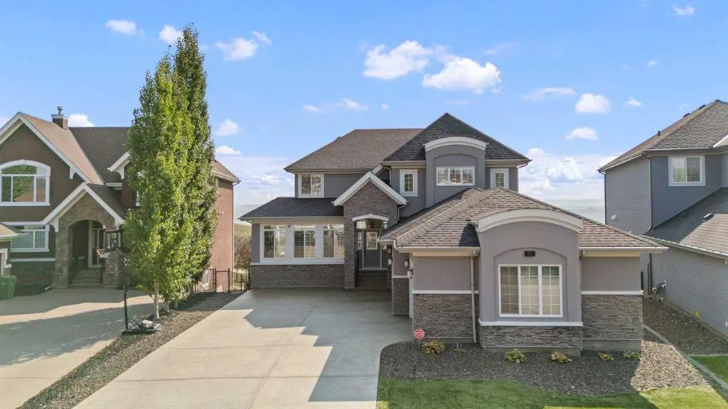 92 Cranarch Heights SE