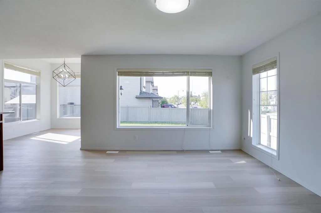382 Brightonstone Green SE