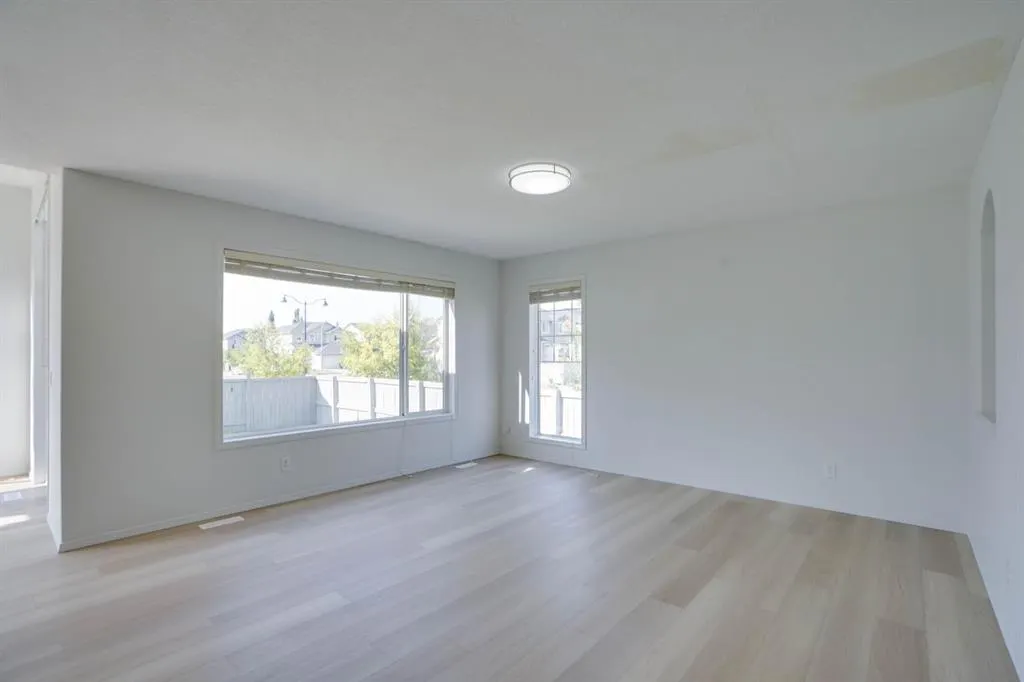 382 Brightonstone Green SE