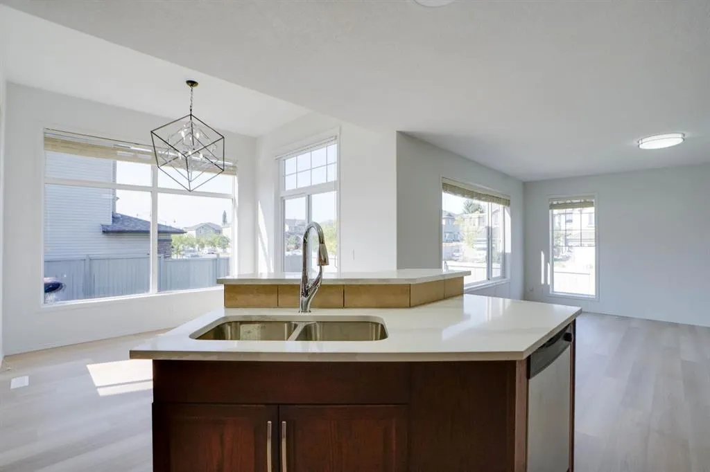 382 Brightonstone Green SE