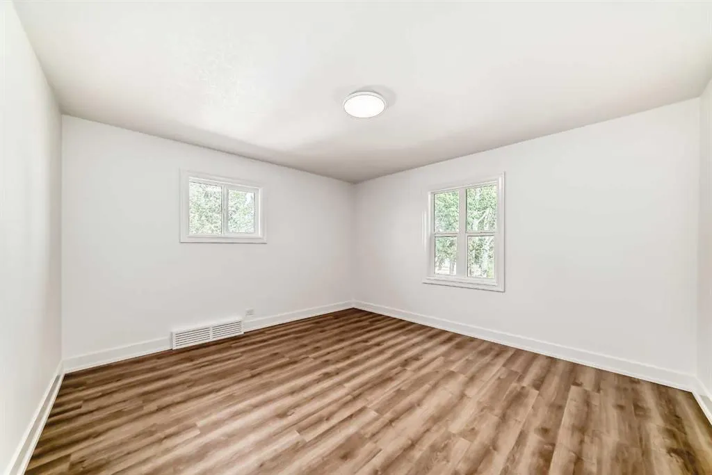 270139 Inverlake Road