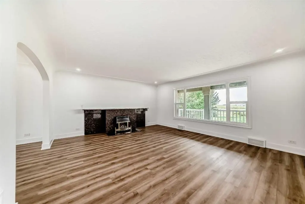 270139 Inverlake Road