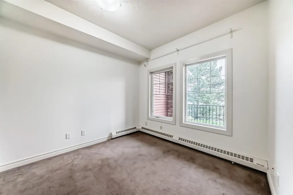 60 Royal Oak Plaza NW, #120
