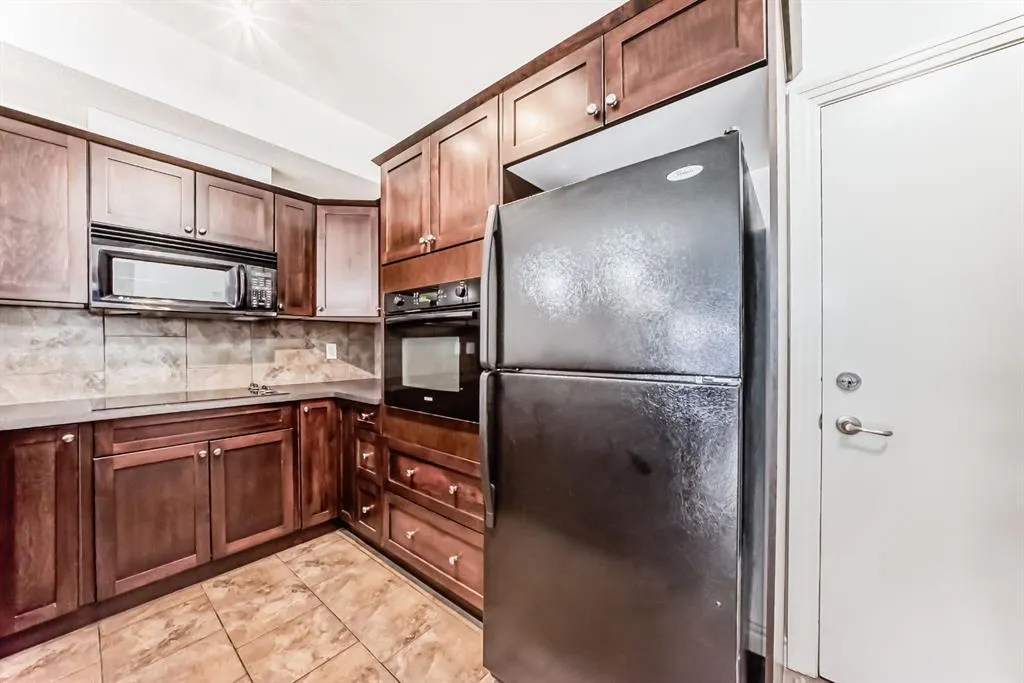 60 Royal Oak Plaza NW, #120
