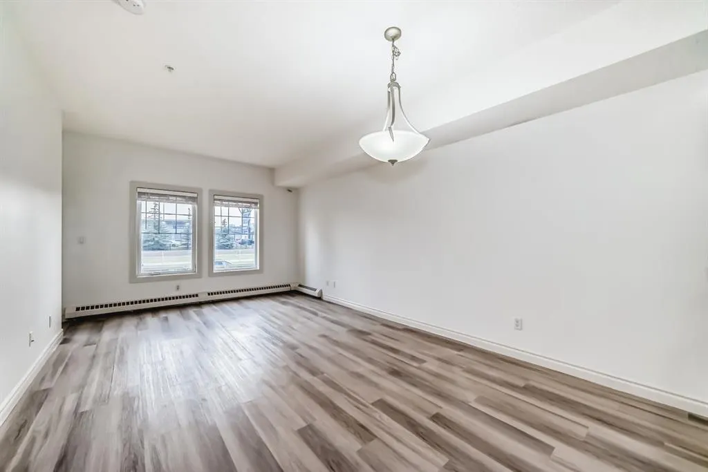 60 Royal Oak Plaza NW, #120