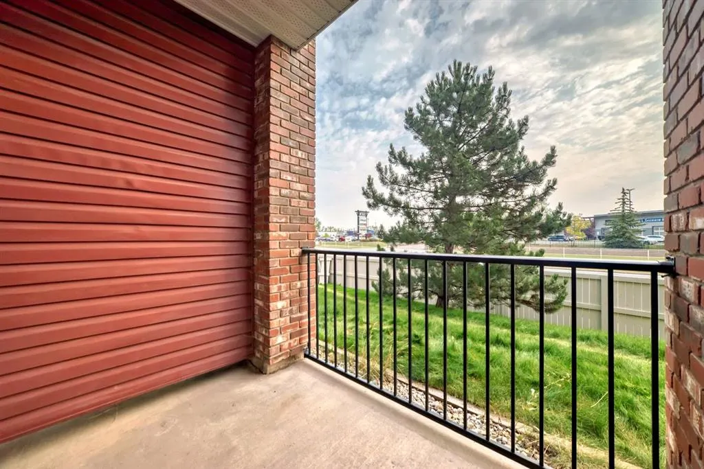 60 Royal Oak Plaza NW, #120